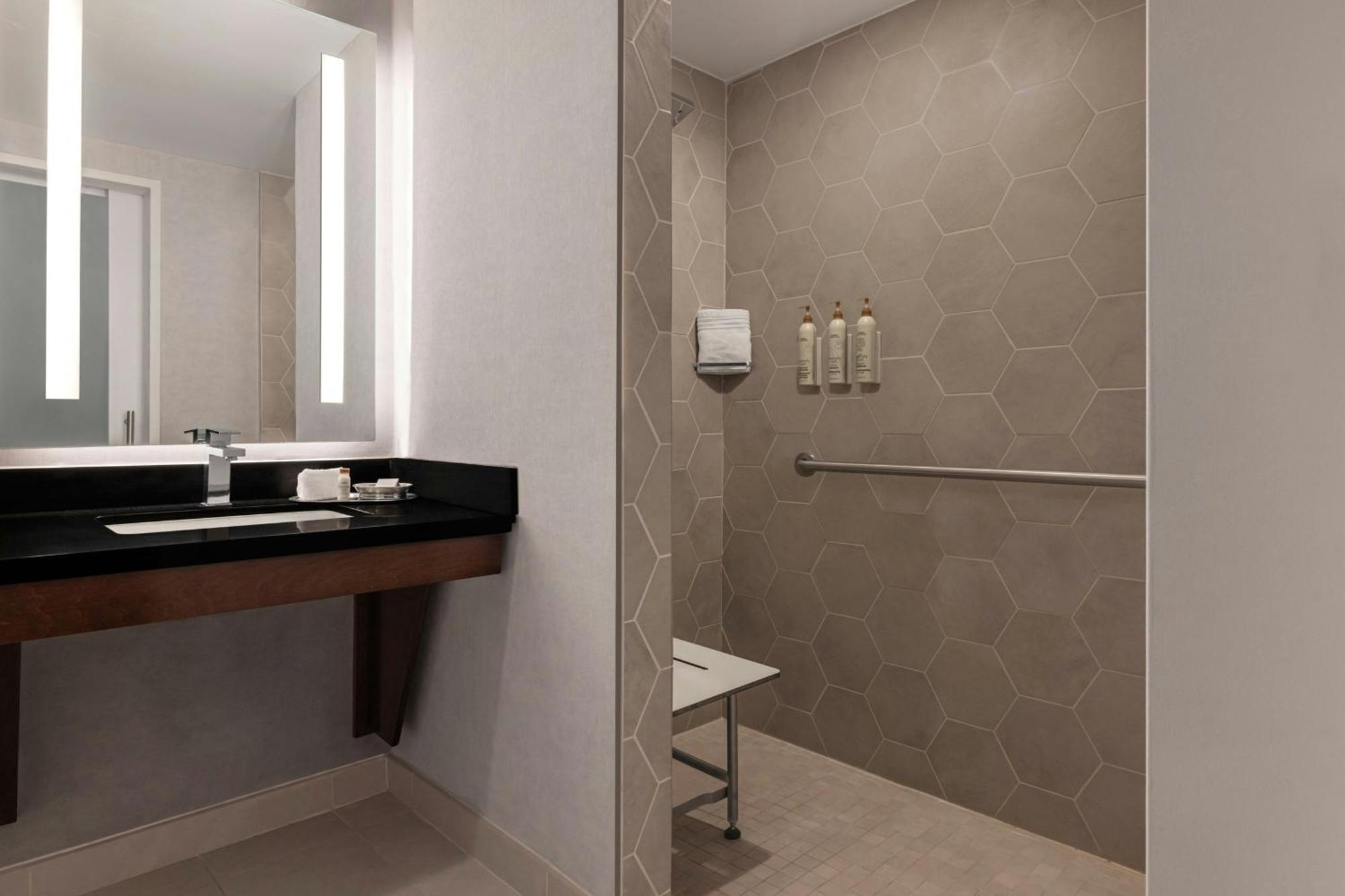 Renaissance Denver Hotel & Conference Center Екстериор снимка